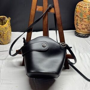 Elegant Black Leather Crossbody Bag